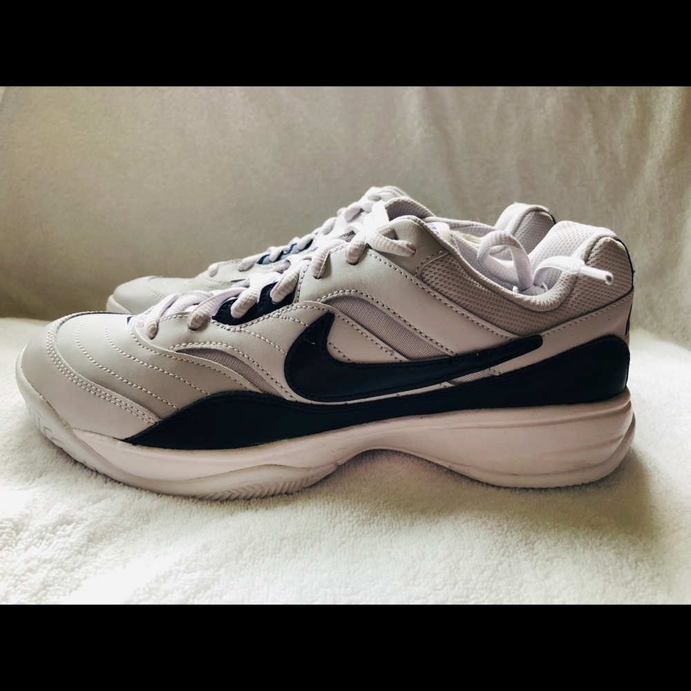 Nike Court Lite